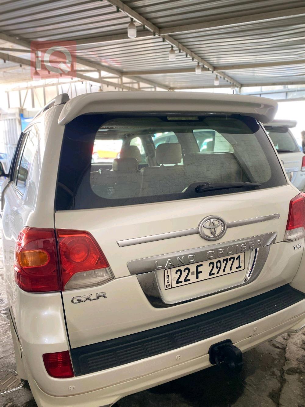 تۆیۆتا لاند کروزەر